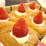 特級北海道新鮮草莓蛋糕 季節限定~法國進口鮮奶與大湖草莓雙重濃郁內餡~配上新鮮草莓喔!!