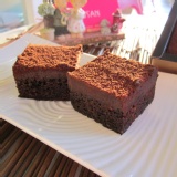 苦甜生巧克力布朗尼 上層法國莊園級75%巧克力佐以白蘭地 下層手作布朗尼