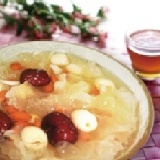 銀耳蓮子湯 400cc耐熱碗裝(全素) 愛美的妳怎能錯過這白嫩嫩的銀耳蓮子呢~ 特價：$35