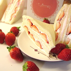 草莓三明治(四入) 特價：$150