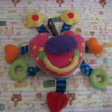 ↗☆whoozit品牌限量精品/超可愛的愛心車床掛 ★帶BB器、摇鈴、安全鏡~嬰幼玩具 ★