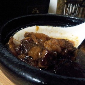 【手工黑滷肉】爆濃頂級黑滷肉,肉燥飯,搭配飯麵或青菜都好吃 特價：$36