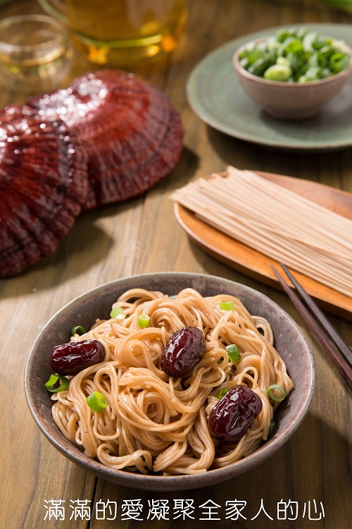 滿滿的愛凝聚全家人的心。