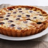 《布蕾派對》黑櫻桃布蕾派 香醇的鮮奶布蕾中加入酸甜的黑櫻桃~讓你有戀愛般的好滋味