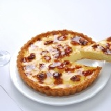 《布蕾派對》酒釀桂圓布蕾派 香醇的鮮奶布蕾中，加入整顆健康的桂圓，讓您一口吃下健康與美味