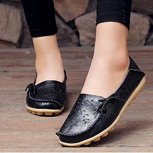 真皮牛筋底防滑鏤空雕花豆豆/懶人鞋★耐震透氣★黑色