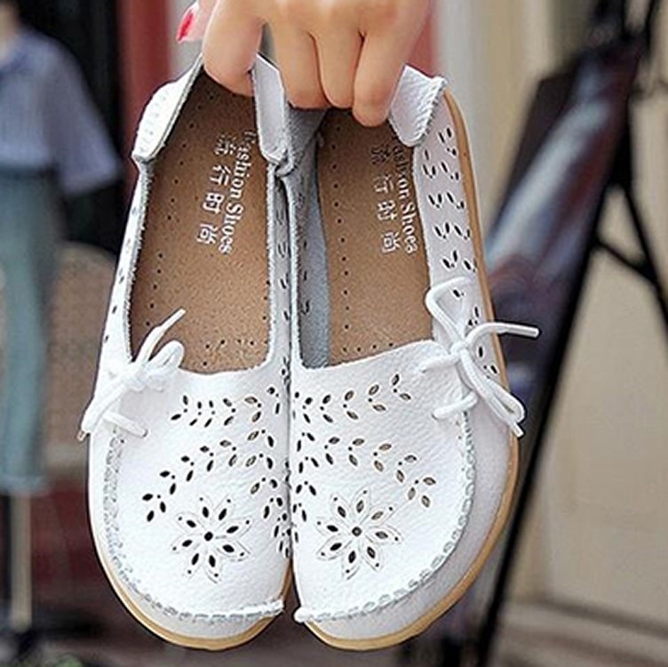 真皮牛筋底防滑鏤空雕花豆豆/懶人鞋★耐震透氣★白色