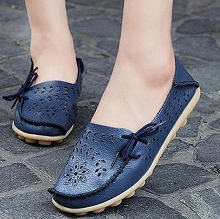 真皮牛筋底防滑鏤空雕花豆豆/懶人鞋★耐震透氣★深藍