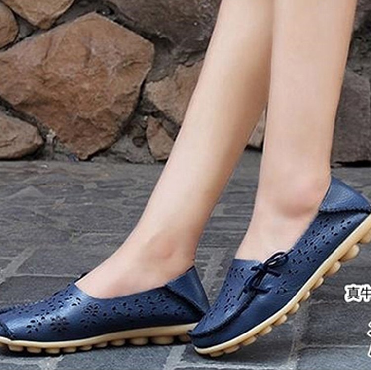 真皮牛筋底防滑鏤空雕花豆豆/懶人鞋★耐震透氣★深藍