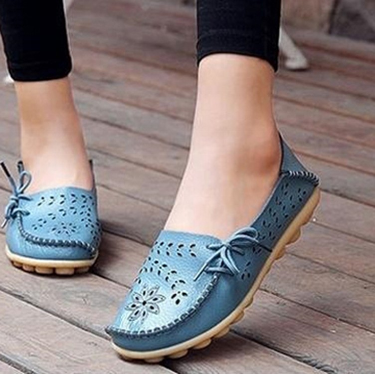 真皮牛筋底防滑鏤空雕花豆豆/懶人鞋★耐震透氣★淺藍