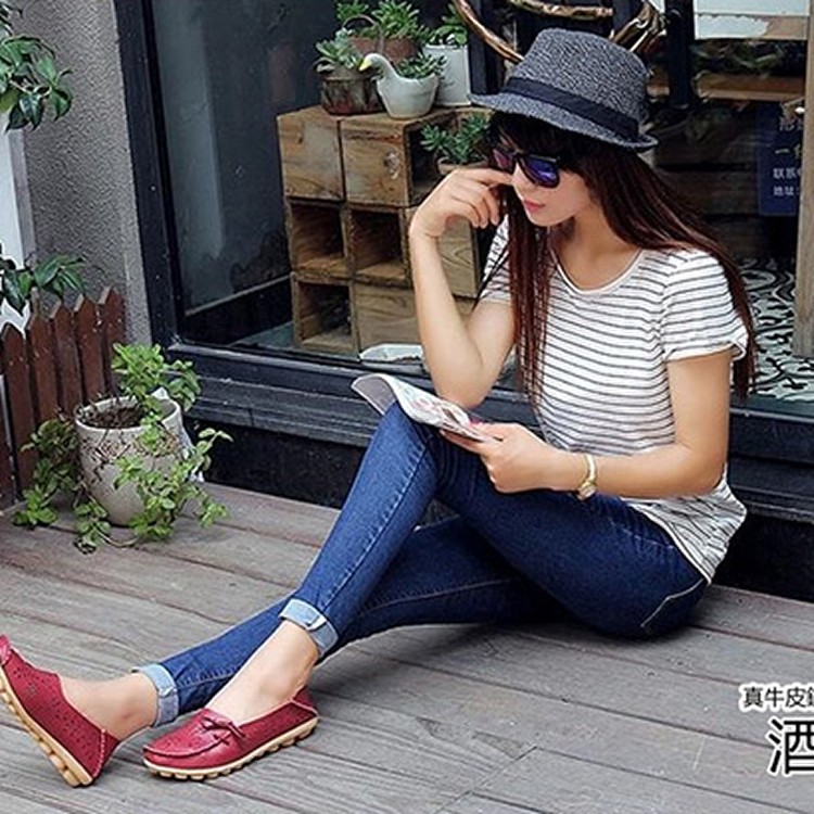 真皮牛筋底防滑鏤空雕花豆豆/懶人鞋★耐震透氣★酒紅