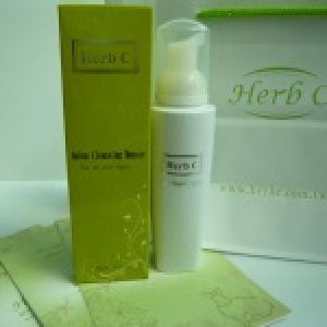 Herb C 氨基酸保濕潔顏慕斯 特價：$200