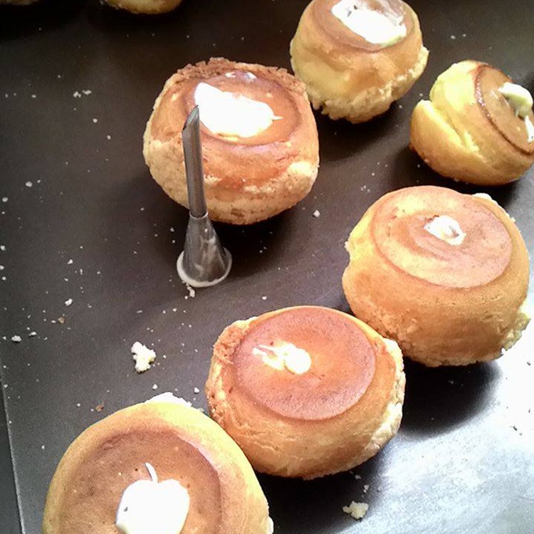 酥皮波蘿泡芙~ Rita's Homemade Bakery