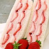 新鮮草莓三明治