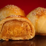 【喬誌烘焙】綠豆蛋黃酥+烏豆沙蛋黃酥 特價：$55