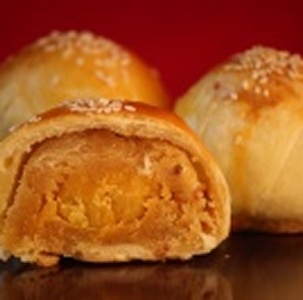 綠豆蛋黃酥+烏豆沙蛋黃酥