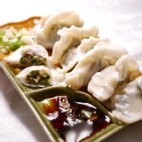 黑豬肉手工韭菜水餃-10顆裝 -自家黑豬肉純手工製作，天然健康