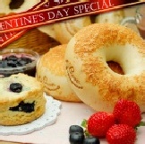 莓莓真愛組 草莓起司巧克力4入/袋．人氣貝果5入/袋．藍莓司康/顆．藍莓抹醬/盒 再加送可可2包