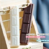 390 甜在心底~~巧克力原子筆可當手機吊飾喔~~ 黑.白2款隨機出貨~~ 特價：$9