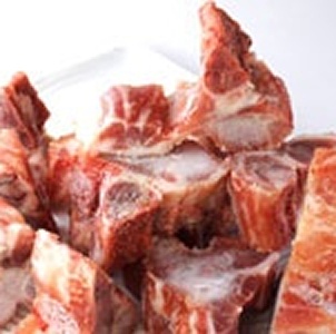 豬龍骨(脊椎骨)切塊