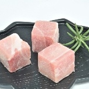 去皮前腿肉切丁(胛心)