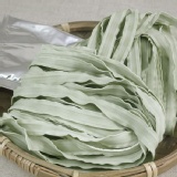 蕾絲麵方便包(植物五辛素) 綠藻麵片(2片入)+毛豆辣味沾拌醬包 特價：$30