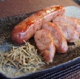 億味芳【迷迭香香腸】 《迷迭香優雅的氣息讓人一入口就有幸福的感覺，喜歡異國風味的朋友，店長推薦您一起來說『讚』》