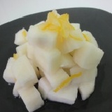 夏雪 日式醃蘿蔔 產品特色:1.開封後即可食用 2.採用日本高知縣特有柚子絲醃漬而成風味獨特。 特價：$120