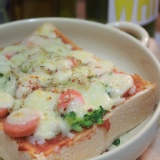 厚片土司披薩 - 維也納香腸花椰