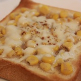 厚片吐司披薩 - 鮪魚玉米