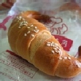 三角湧牛角麵包 特價:$200 三角湧牛角麵包 特價:$200