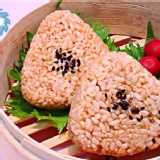 發芽玄米飯糰(京辣白玉) [180gx4入](全素)香辣白玉蘿蔔+鮮美綠藻絲, 高膳食新配方！